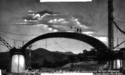 Construcción de un arco en Acapulco