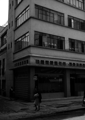 Tienda de aparatos electrodomésticos "Electromotor", fachada, vista parcial