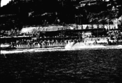 Turistas en una playa, panorámica