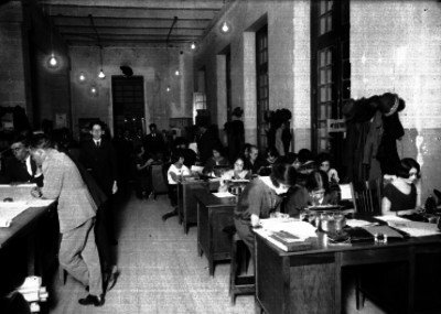 Empleados trabajando en una oficina del Ayuntamiento