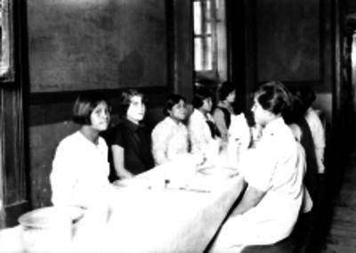 Enfermas mentales en el comedor del hospital San Juan de Dios