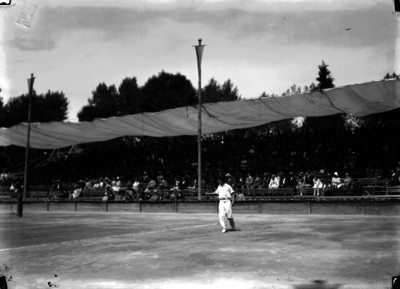 Partido de tenis en el deportivo Chapultepec