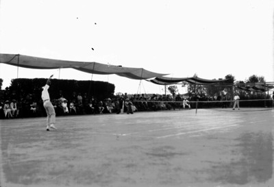 Partidod e tenis en un club