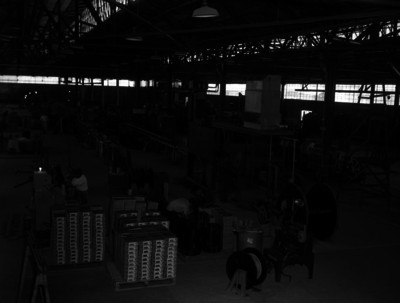 Obreros laboran en la fábrica de conductores eléctricos Anaconda Nacional