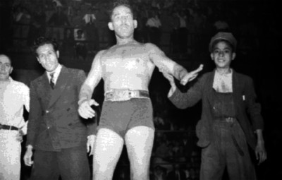 Luchador vencedor de la competencia, retrato