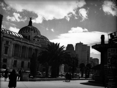 Edificio de Bellas Artes en la calle Angela Peralta, vista parcial