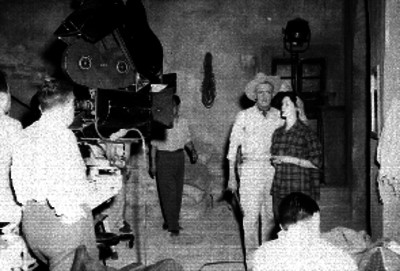 Pareja de actores en la filmación de una escena