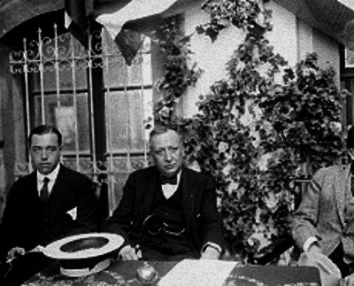 Manuel Malbran en compañía de otros diplomáticos