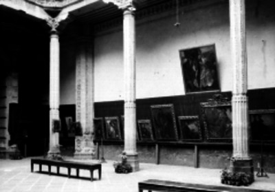 Exposición de pintura montada en uno de los salones del Palacio de Comunicaciones y Transportes en el D.F.