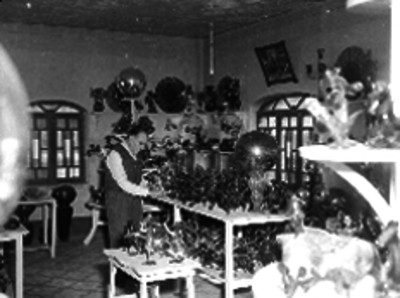 Sala de exhibición de objetos de vidrio