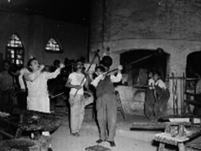 Elaboración de artesanias en vidrio soplado