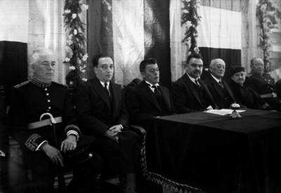 Pedro J. Almada en compañía de personalidades preside una ceremonia
