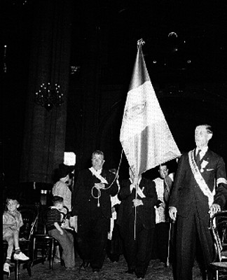 Peregrinos de León entren a la basílica de Guadalupe
