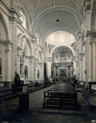 Vista hacia el altar mayor
