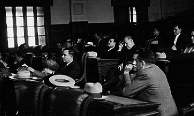 Diputados presenciando una sesión en la Cámara de legisladores