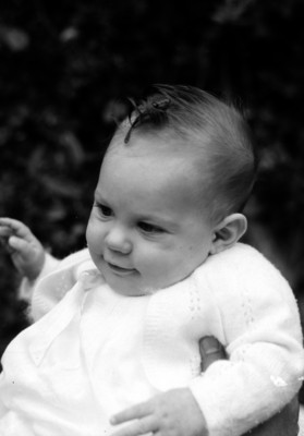 Niño pequeño hijo del Dr. Alfonso Gaona, retrato