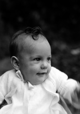 Niño pequeño hijo del Dr. Alfonso Gaona
