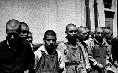 Internos formados en los patios de la penitenciaria del D.F.
