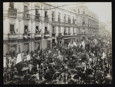 Francisco I. Madero desfila con su séquito posterior a su toma de posesión, ciudad de México