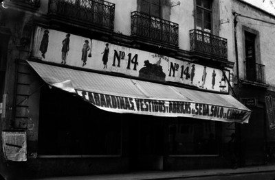 Tienda de ropa "La Cibeles" ubicada en la calle "Balderas 52", fachada