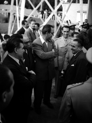 Miguel Alemán Valdés, Fernando Casas Alemán, Antonio Díaz Lombardo, Orive de Alba y funcionarios públicos, durante la exposición objetiva presidencial