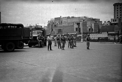 Militares en la calle, resguardando el orden públicodurante las votaciones de 1946