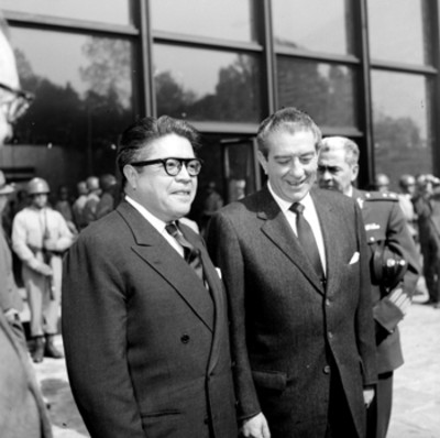 Adolfo López Mateos a su llegada a Cd. Universitaria para la inauguración de la exposición Peruana