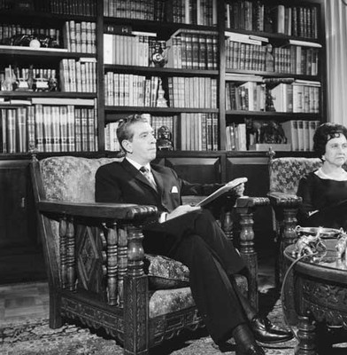Adolfo López Mateos y Eva Sámano durante su mensaje que dirigio por navidad y año nuevo, en los Pinos