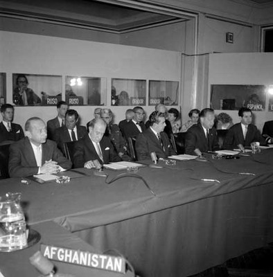 Adolfo López Mateos, Manuel J. Tello y funcionarios públicos presidiendo la inauguración del COngreso de E. C. O. S. O. C. en el Hotel del Prado