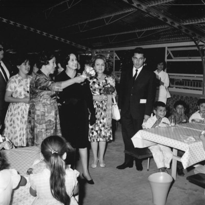 Eva Sámano y Herlinda Torres visitando el desayunador de Jojutla de Juárez