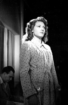 Esther Fernández durante una representación cinematográfica