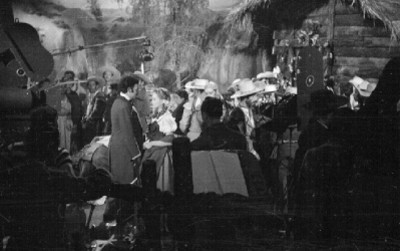 Jorge Negrete, Rosario Granados y otros actores durante la filmación de una película