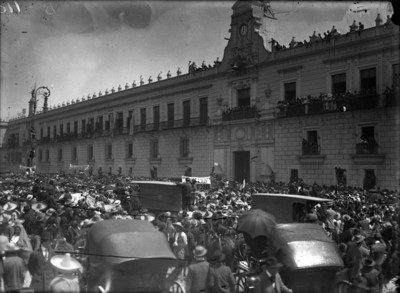 Mitin de apoyo a Francisco I. Madero frente a Palacio Nacional