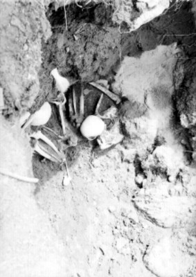Detalle de un esqueleto humano, entierro prehispánico