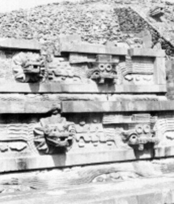 Mascarones del Templo de la Serpiente Emplumada