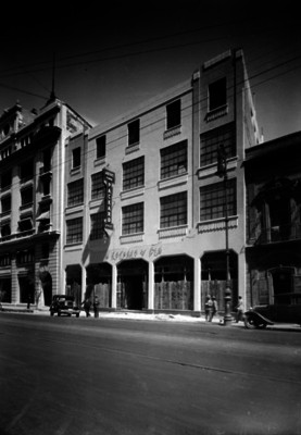 Agencia de automoviles "PACKARD NASH", fachada