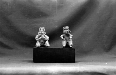 Figurillas de barro antropomorfas con aplicaciones al pastillaje