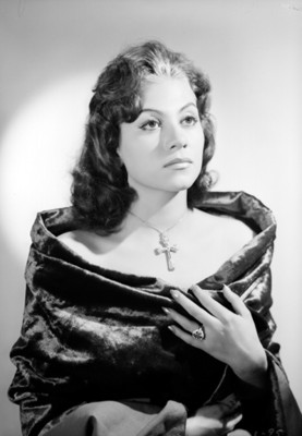 Delia Ortiz con collar