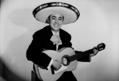 Carlos Sánchez de Lara, con vestido típico regional