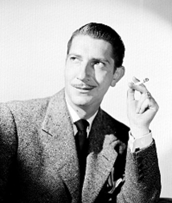 Alejandro Ciangherotti fuma