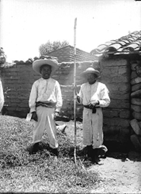Hombres nahuas de frente, retrato