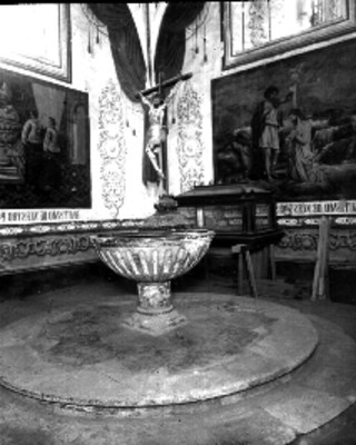 Pila bautismal de una iglesia, detalle