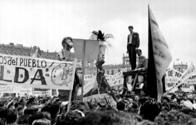 Manifestación de maestros en la Plaza de la Constitución