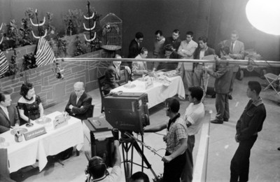 Actores durante la grabación de un programa de televisión