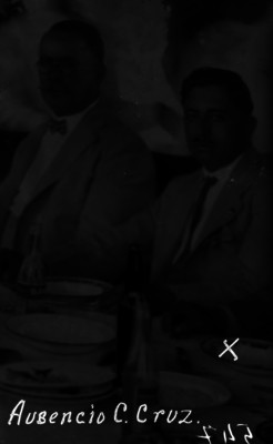 Ausencio C. Cruz durante un banquete, retrato