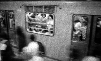 Gente en un vagón del metro