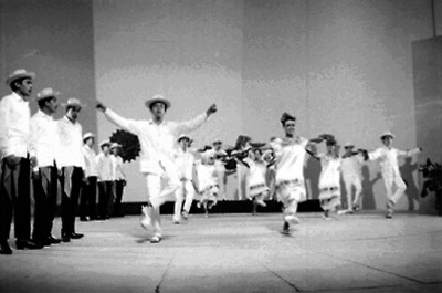 Ballet de Antonio Carballo interpreta baile de Yucatán
