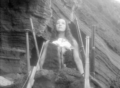 Rocío Sagaón en escena de la película Los Hombres Cultos