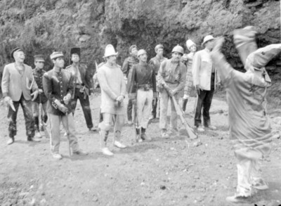 Escena de la película Los Hombres Cultos, still de la película