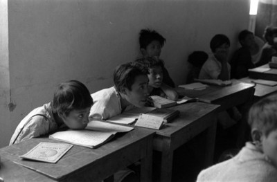 Niños tzotziles en un salón de clases